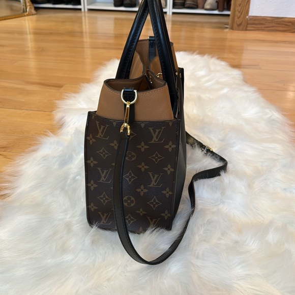 Louis Vuitton On My Side MM Tote Crossbody - Picture 6 of 16